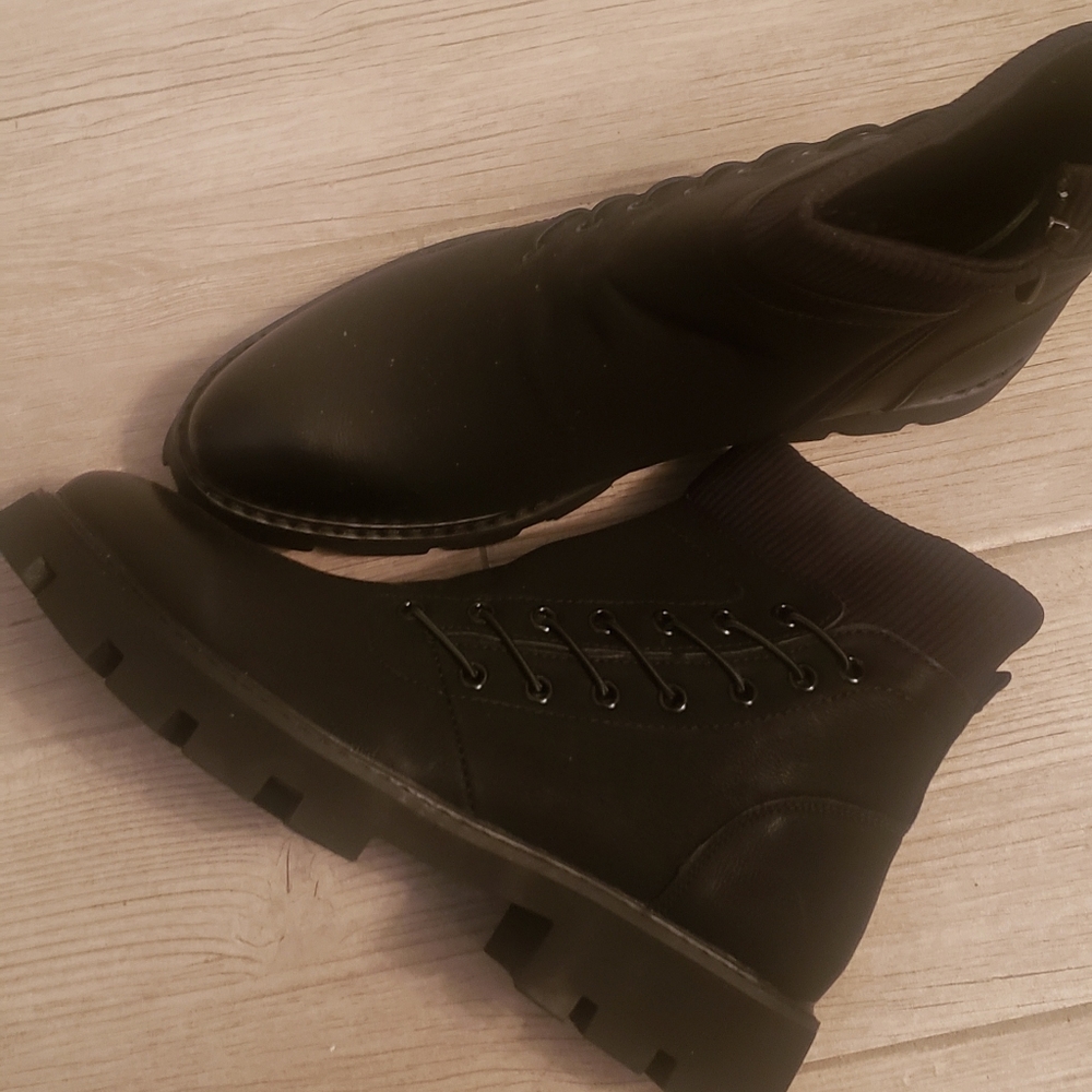 Pointed short boot